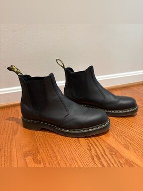 Dr. Martens 2976 Smooth Leather Chelsea Slip On Boots In Black Size US Mens 11
